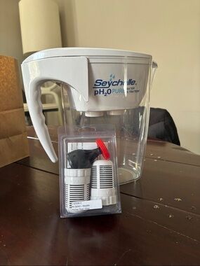 Seychelle water pitcher